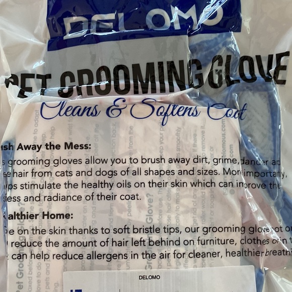 Delomo Pet Grooming Glove - Picture 2 of 4